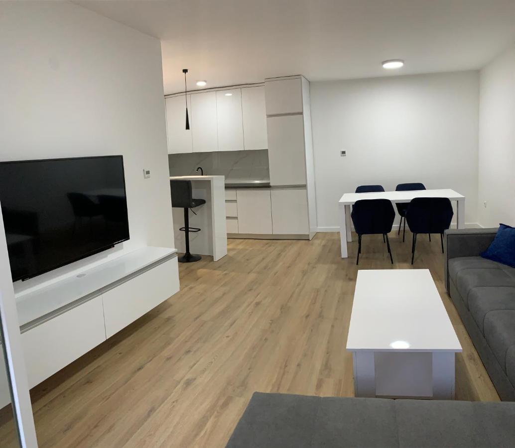 Central Аpartment Foca With Garage Bagian luar foto